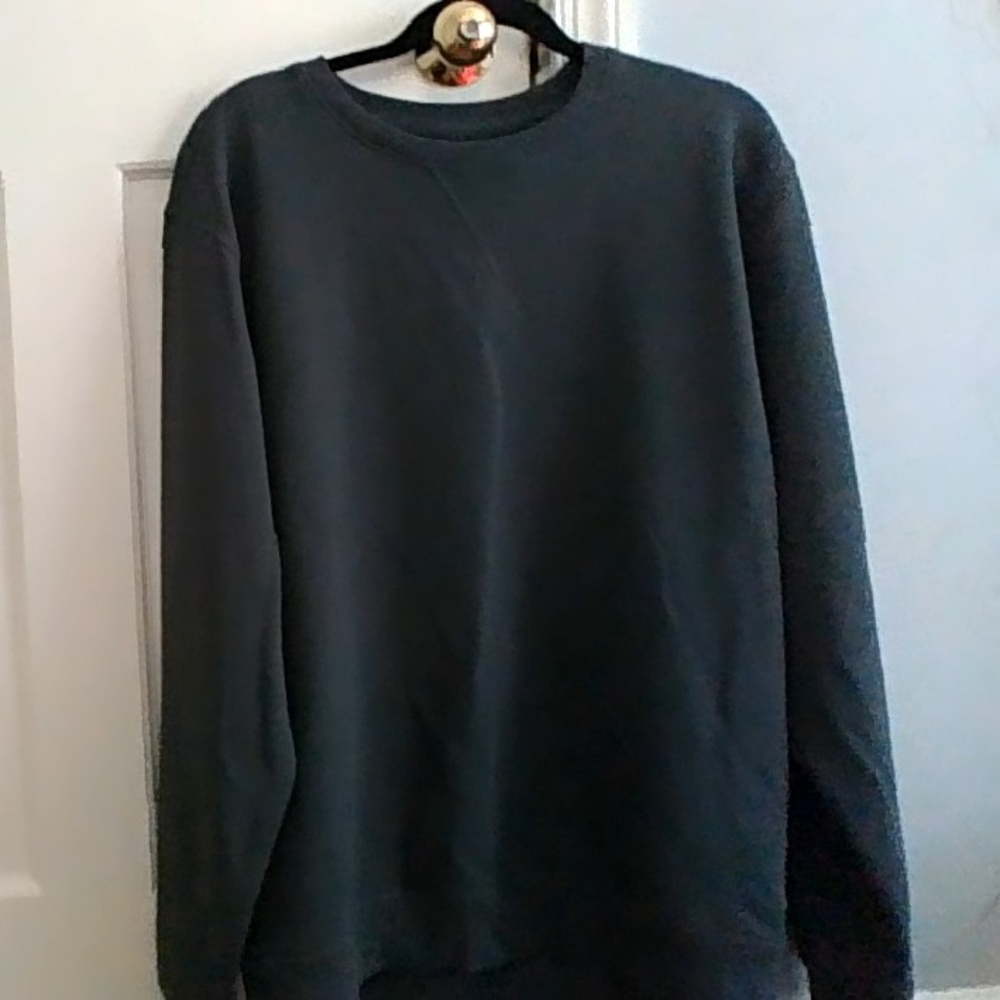 grey crew neck sweatshirt